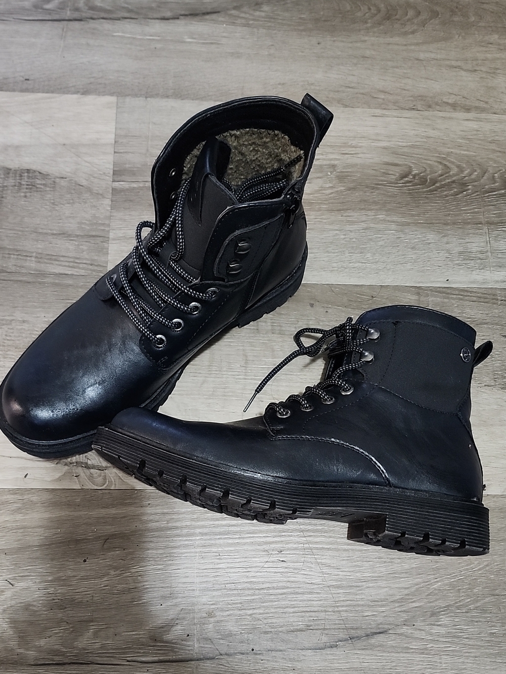 Men's Black Lace-Up Winter Boots
